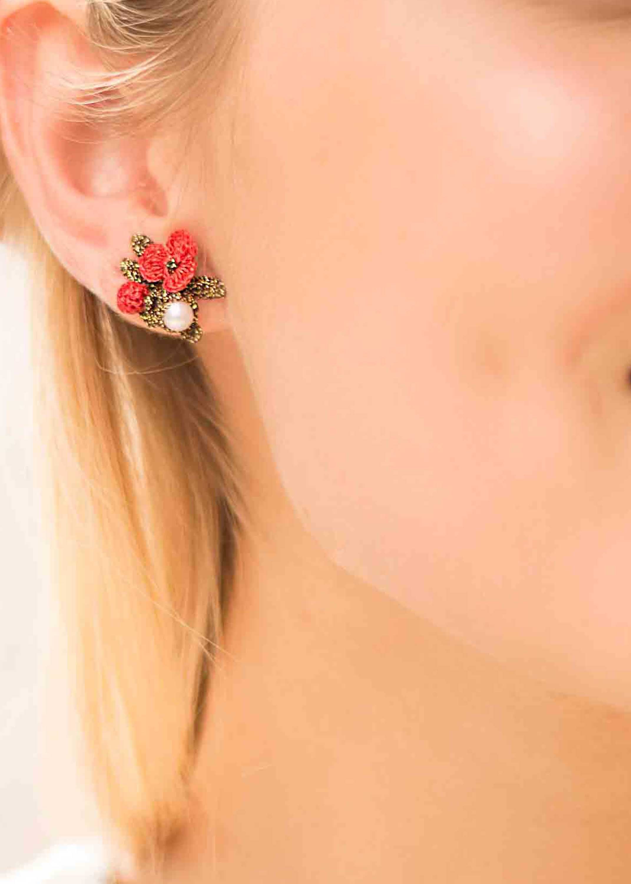 Atelier Godole coral flowers and pearls earrings beauregard